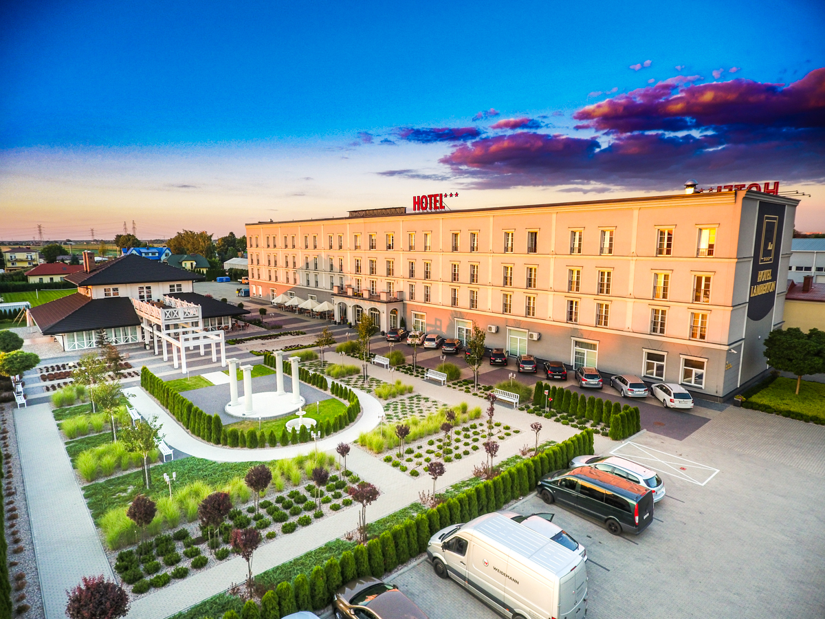 DCIM100MEDIADJI_0094.JPG Sala balowo-bankietowa na parterze hotelu; aranżacja: 320 osób 'kinowo'